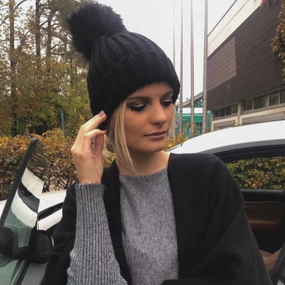 BLACK FUR POM BEANIE HAT - Picture 7 of 10